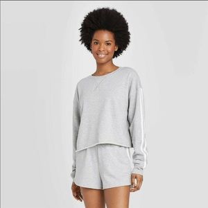 Colsie Cropped Shirt/Sweatshirt